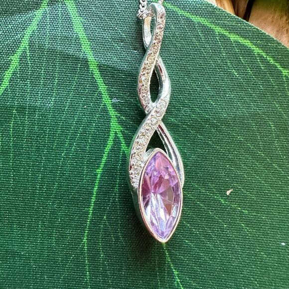 SOLD  FREE VTG AVON PURPLE CRYSTAL NECKLACE SIGNED NRT - Picture 1 of 9